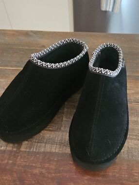 BearPaw Martis Youth Black Suede Slip-On Moccasin Loafers with Trim